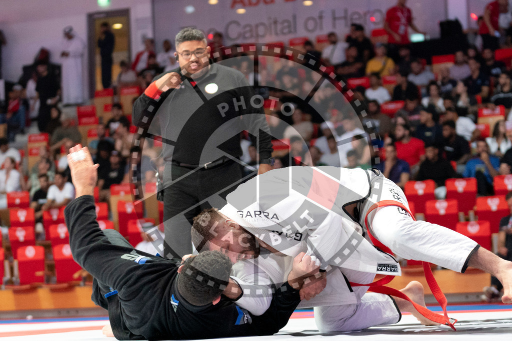 20231109PBB4501 | Fighters compete during the AJP World Professional Championship in the Mubadala Arena in Abu Dhabi, Arab United Emirates, on November 9, 2023.