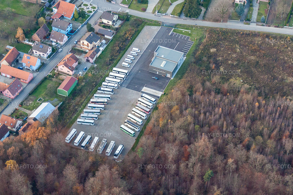 Aerial view: View of the town in Schaffhouse-près-Seltz in the state Bas-Rhin, France. – Photo: IMG_22963.jpg taken on 11/21/2009 by Werner Riehm/FLY-FOTO.com – Resolution of the original: 4752 x 3168 px