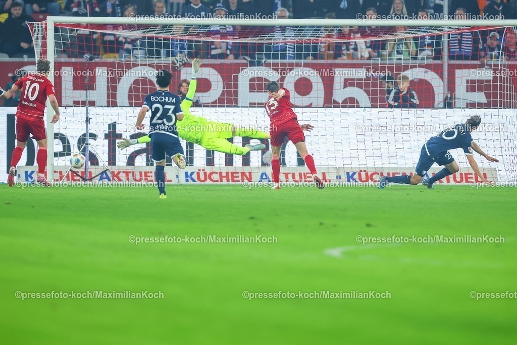 F9527022601037 | 27.02.2026, Fußball, Fortuna Düsseldorf - VfL Bochum, 2. Fußball Bundesliga, Merkur Spiel-Arena, Saison 2025 2026: Torschuss Schuss Treffer Tor zum 1:0 durch Torschütze Cedric Itten&nbsp;(Fortuna Düsseldorf #13)  DFB regulations prohibit any use of photographs as image sequences and or quasi-video.
