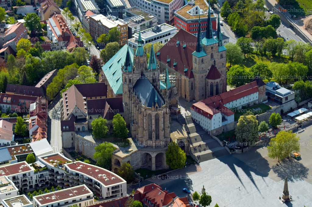 4025631 | ERFURT 06.05.2020 Kirchengebäude des Domes des Erfurter Dom im Ortsteil Altstadt in Erfurt im Bundesland Thüringen, Deutschland. Weiterführende Informationen bei: Kath. Pfarramt Dom St. Marien. // Church building of the cathedral of of Erfurter Dom in the district Altstadt in Erfurt in the state Thuringia, Germany. Further information at: Kath. Pfarramt Dom St. Marien. Foto: Gerhard Launer