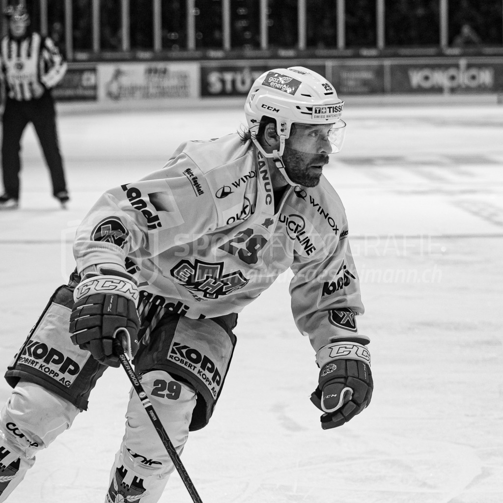 Playoffs: ZSC Lions - EHC Biel-Bienne | 04.04.2022, Zurich, Hallenstadion, Playoffs: ZSC Lions - EHC Biel-Bienne, #29 Beat Forster (Biel). - Realisiert mit Pictrs.com