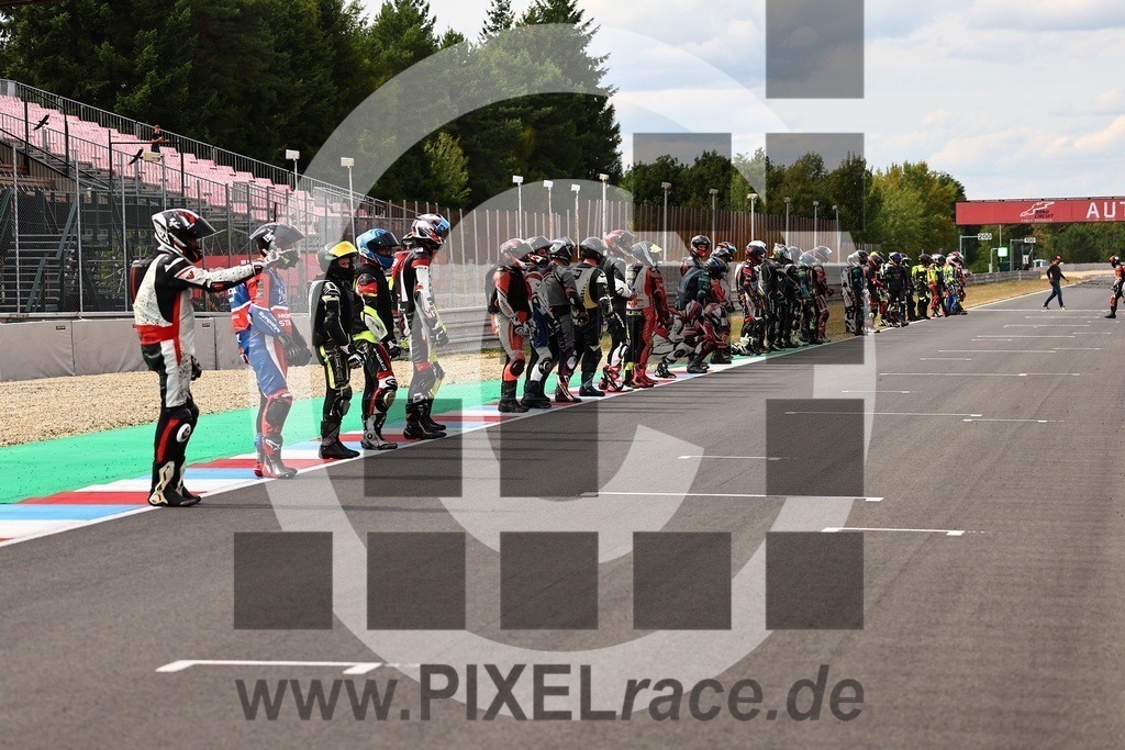 startendurance-20250830_07285 | Schöne Erinnerungen an spannende Momente - das festzuhalten ist unser Job. PIXELrace.de ist seit 2003 auf den Rennstrecken Europas unterwegs um die Action draußen beim Fahren und die wunderbare Stimmung imm Fahrerlager für euch einzufangen.