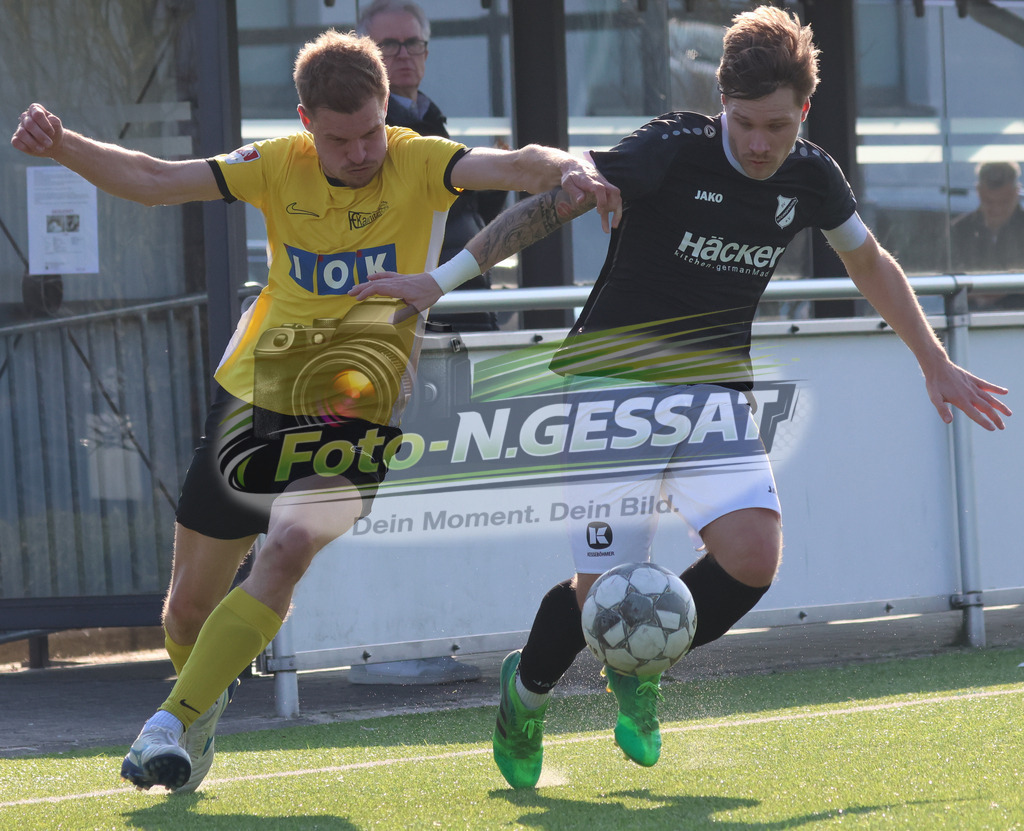 SV Rödinghausen II, FC Kaunitz | Auf dem Bild zu sehen: schwarz SV Rödinghausen II: Fynn Hagen Rausch-Bönki ; gelb FC Kaunitz: Leon Schmidt SV Rödinghausen II, FC Kaunitz, Saison 25/26, Westfalenliga, Deutschland - Realisiert mit Pictrs.com