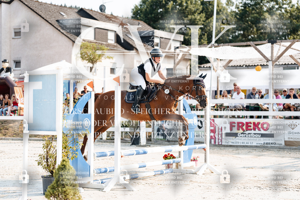 CK902620 | Turnierfotografie Pferdefotografie Trier Rheinland-Pfalz Pferdesport Reitsport Tierfotografie Sportfotografie Pferdevideo Pferdevideografie Equestrianvideography equestrianphotography  - Realisiert mit Pictrs.com