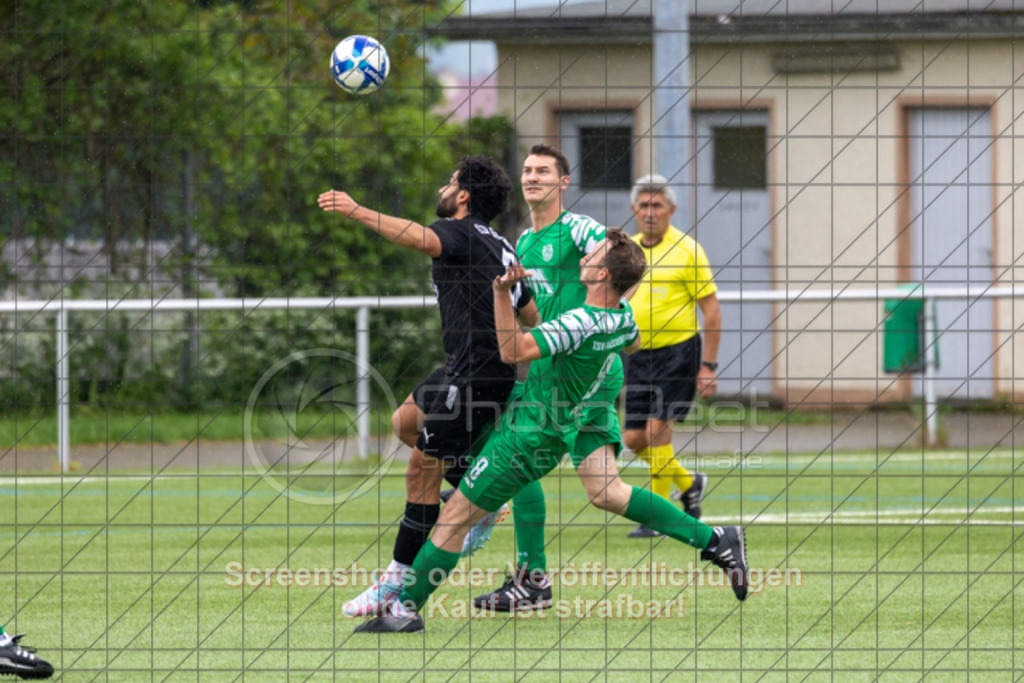 20250504_150740_0130 | #,SSV Göppingen (schwarz) vs. TSV Wäschenbeuren (grün), Fussball, Kreisliga A3 - Bezirk Neckar/Fils, 25. Spieltag, Saison 2024/2025, Kunstrasensportplatz Nord, Hohenstaufenstr. 123, 73033 Göppingen, 04.05.2025 - 15:00 Uhr,Foto: PhotoPeet-Sportfotografie/Peter Harich