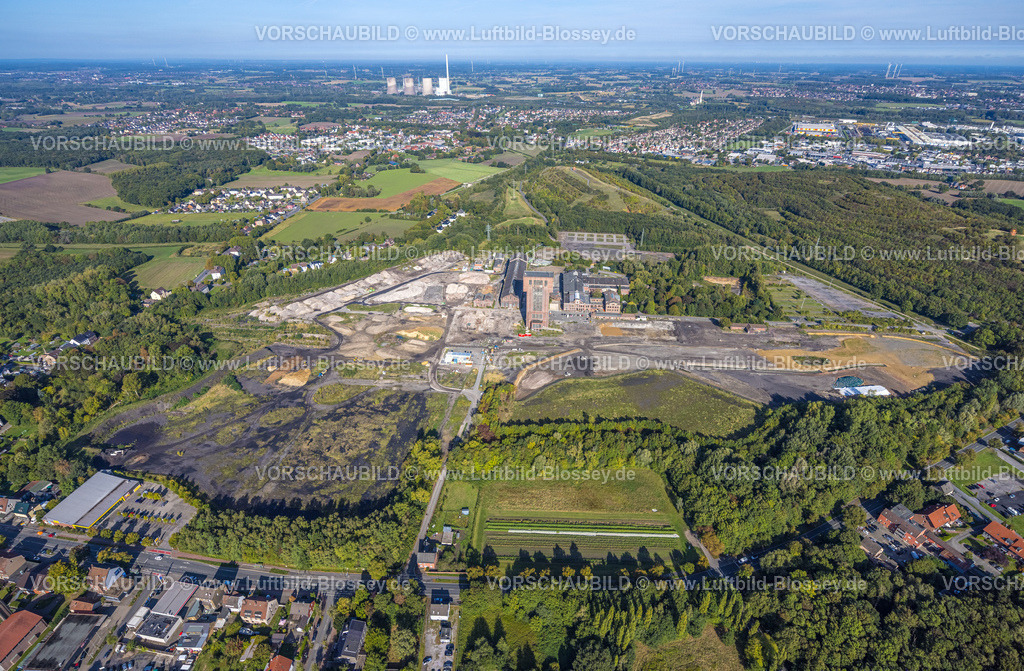 Hamm250900113 | Luftbild, CreativRevier Hamm, ehemaliges Bergwerk Ost Heinrich Robert mit Hammerkopfturm, Bergehalde Humbert, Blick zum RWE Generation SE Kraftwerk Gersteinwerk mit Schornstein und Kühltürmen, Stadtbezirk Pelkum, Hamm, Ruhrgebiet, Nordrhein-Westfalen, Deutschland