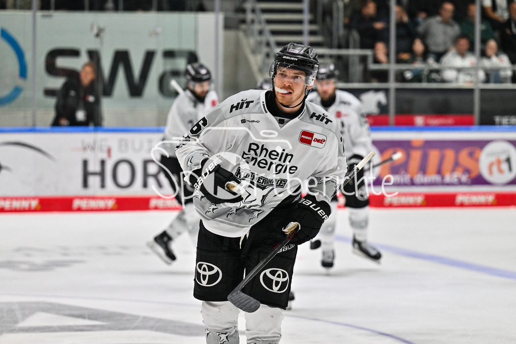 Augsburger Panther - Kölner Haie | Jubel der Haie nach dem Treffer zum 2-2 durch Nate SCHNARR (Kölner Haie 76) / Tor / Torschuetze / Freude / Happy / DEL: Augsburger Panther - Kölner Haie; Curt Frenzel Stadion am 26.09.2025