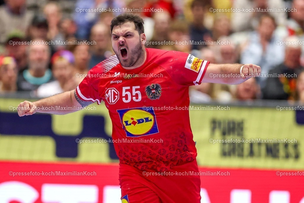 EHF19012601062 | 19.01.2026, Handball, Men's EHF EURO 2026, Österreich - Serbien, Jyske Bank Boxen in Herning, Dänemark, Preliminary Round:  Tobias Wagner (Austria #55) jubelnd