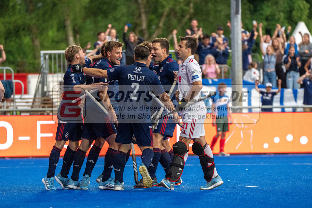 Final4_20250531-1924-HK108185 | Krefeld, Deutschland, 31.05.2025:  Feldhockey Final4 2025 – „Deutsche Feldhockey-Meisterschaften 2025“ im Gerd-Wellen-Hockeyanlage am 31.05.2025 in Krefeld, Deutschland. (Foto von Kramhöller/Fehrmann/Kaste)Krefeld, Germany, 31.05.2025: Feldhockey Final4 2025 – „Deutsche Feldhockey-Meisterschaften 2025“ in Gerd-Wellen-Hockeyanlage at 31.05.2025 in Krefeld, Deutschland. (Foto from Kramhöller/Fehrmann/Kaste)