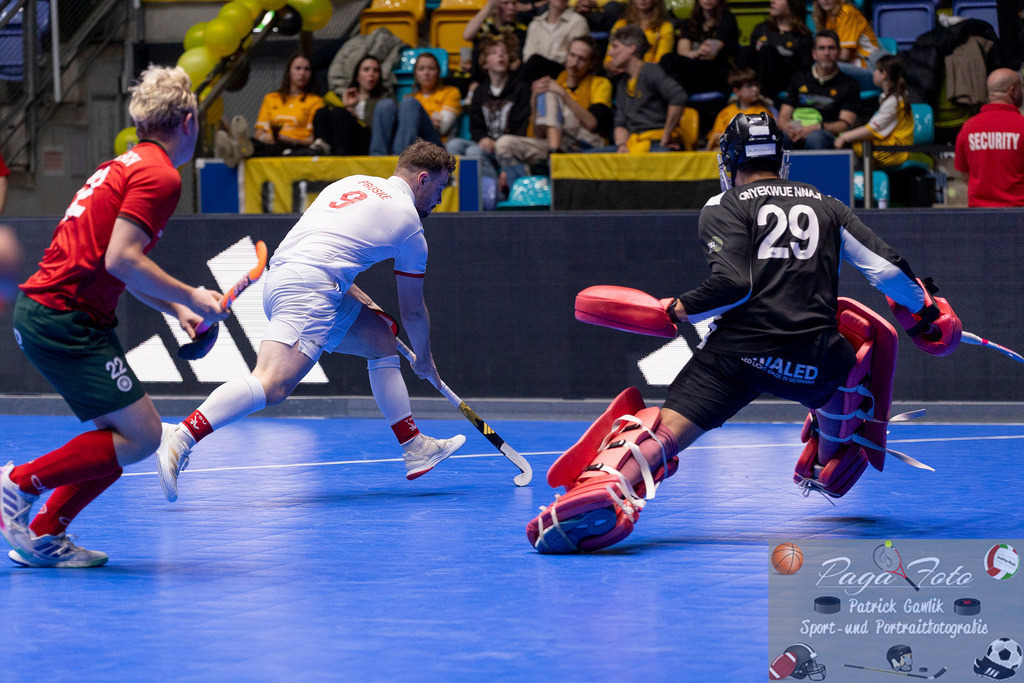 Volvo E.R.B. Final 4 Halbfinale Männer: TSV Mannheim Hockey - Crefelder HTC, 25.01.2025 | Nicolas Proske (TSV Mannheim #9) &amp; Joshua William Onyekuwe Nnaji (Crefelder HTC #29), TSV Mannheim Hockey - Crefelder HTC, Frankfurt, Süwag Arena, 25.1.2025 - Realisiert mit Pictrs.com