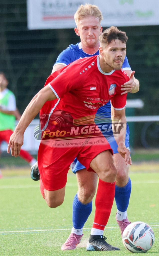 TuS Bardüttingdorf - TuRa Löhne | Auf dem Bild zu sehen: blau SV Löhne-Obernbeck: Max-Julius Klipker ; rot SG FA Herringhausen/Eickum: Marvin HoffmeierSV Löhne-Obernbeck, SG FA Herringhausen/Eickum, Saison 26/27, Fistelmann SuperCup - Realisiert mit Pictrs.com
