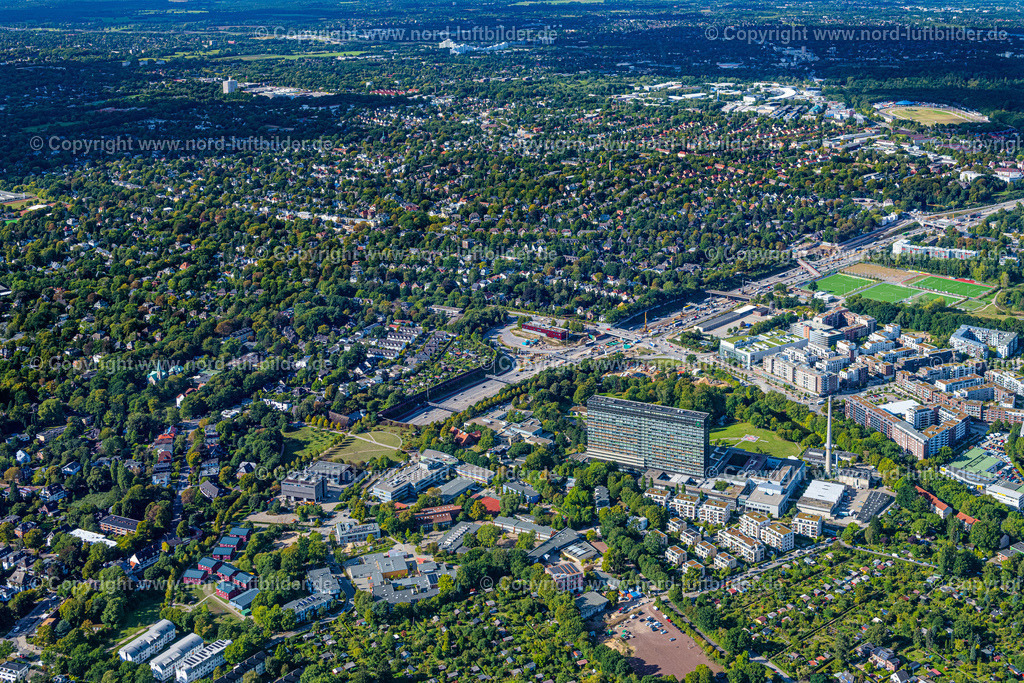 Hamburg_Othmarschen_Elbtunnel_Baustelle_Deckelbau_ELS_3073200922 | HAMBURG 20.09.2022 Baustelle zum Neubau der Streckenführung im Verlauf des Autobahn- Tunnelbauwerk der BAB A7 im Ortsteil Othmarschen in Hamburg, Deutschland. Weiterführende Informationen bei: Die Autobahn GmbH des Bundes Niederlassung Nord. // New construction of the route in the course of the motorway tunnel construction of the BAB A 7 in the district Othmarschen in Hamburg, Germany. Further information at: Die Autobahn GmbH des Bundes Niederlassung Nord. Foto: Martin Elsen