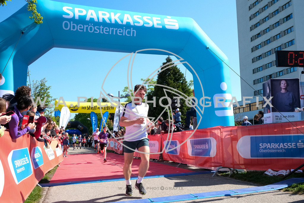 ..... | LINZ,AUSTRIA,27.April 24, Int. 3 Brückenlauf Linz  , Image shows: Photo: WAPICS / Michael ring