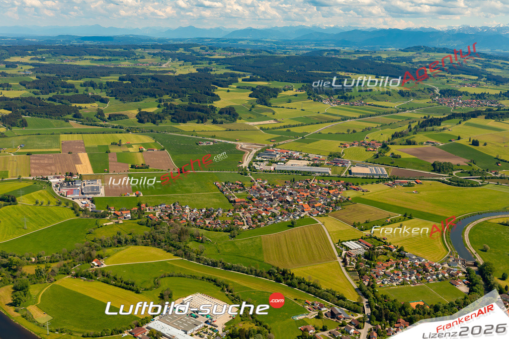 Das Luftbild zeigt : Altdorf Biessenhofen - Die Luftaufnahme wurde 2024 vom UL-Flugzeug aus erstellt ( keine Drohne ) - Hochauflösende Luftaufnahme - Für grossformatige Ausdrucke geeignet. Die Geschenkidee !Mit Lizenz und Bildrechte bestellbar