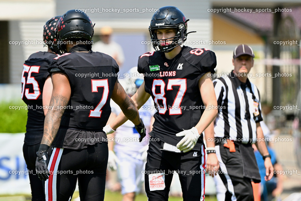 Carinthian Lions vs. Cineplexx Blue Devils | Jubel Carinthians Lions Mannschaft, #7 Monai Simon Carinthian Lion, #87 Riedl Maximilian Carinthian Lion, Carinthian Lions vs. Cineplexx Blue Devils, Carinthian Lions vs. Cineplexx Blue Devils am 09.06.2025 in Klagenfurt (ASV Sportplatz), Austria, (Photo by Bernd Stefan)