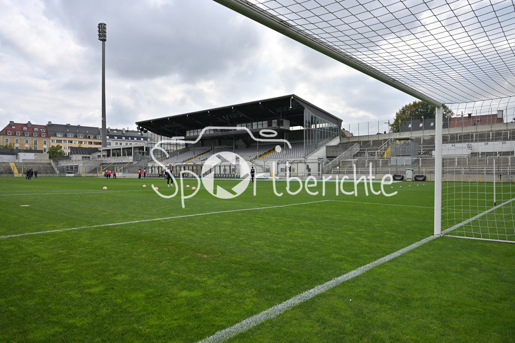 FC Bayern Amateure - FC Würzburger Kickers | Das Stadion an der Grünwalder Strasse ist bereit für die REgionalliga Partie zwischen den kleinen Bayern und den Kickers aus Würzburg / Grünwalder Stadion / Symbolbild / Regionalliga Bayern: FC Bayern Amateure - FC Würzburger Kickers; Grünwalder Stadion am 27.09.2025