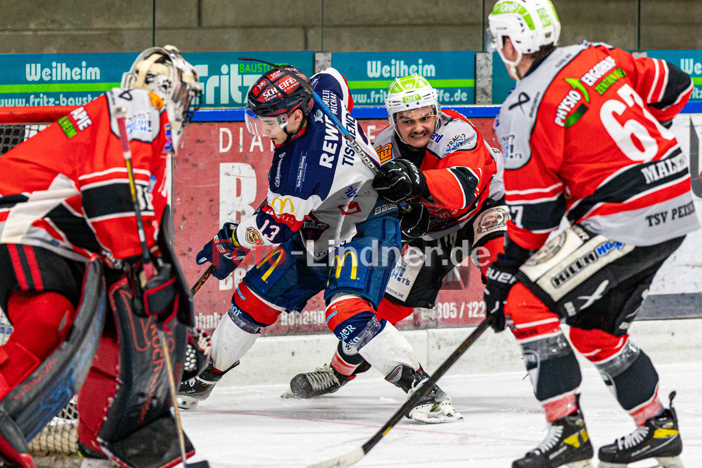 TSV Peißenberg Miners vs VfE Ulm/Neu-Ulm DEVILS | Eishockey Bayernliga 2023/2024, TSV Peißenberg Miners vs VfE Ulm/Neu-Ulm DEVILS, 20240128,
Duell zwischen Julian TISCHENDORF (DEVILS 13) und Matthäus LIDL (Miners 19),
2024-01-28 in Peißenberg (Eisstadion)
13 Julian TISCHENDORF (DEVILS 13), 19 Matthäus LIDL (Miners 19)
Copyright: WolfgangxLindner foto-lindner.de