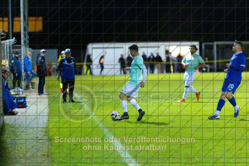 20261015_194742_0034_(c)_by_PhotoPeet | #,TSG Salach (türkis) vs. VfB Neuffen (blau), Fußball, Bezirksliga - Bezirk Neckar/Fils, 08. Spieltag, Saison 2026/2027, Rasensportplatz, Staufenecker Straße, 73084 Salach, 15.10.2026 - 19:30 Uhr,Foto: PhotoPeet / Sport- &amp; Eventfotografie / Peter Harich