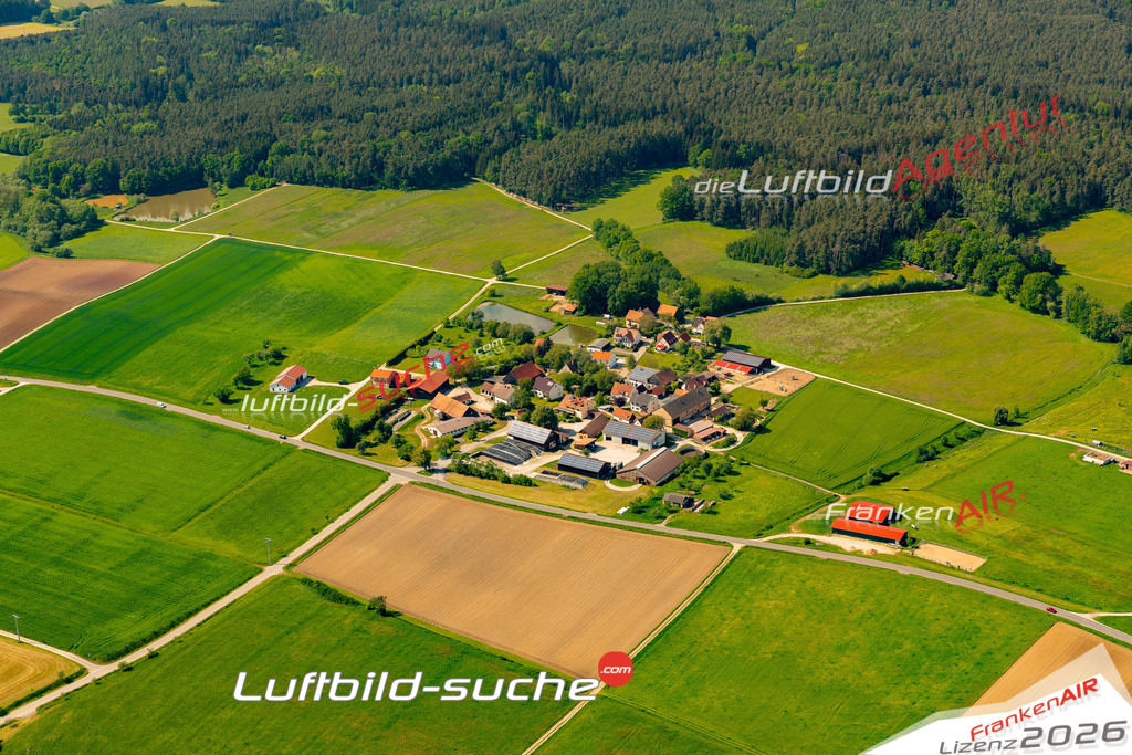 Das Luftbild zeigt : Schönbrunn Allersberg - Die Luftaufnahme wurde 2024 vom UL-Flugzeug aus erstellt ( keine Drohne ) - Hochauflösende Luftaufnahme - Für grossformatige Ausdrucke geeignet. Die Geschenkidee !Mit Lizenz und Bildrechte bestellbar