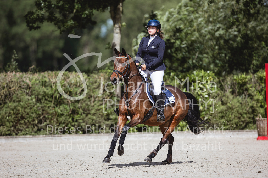 240616_Lemwerder_Springpony-L-311 | Deine schönsten Turniermomente als professionelle Fotos! Entdecke hochwertige Pferdesport-Fotografie im Online-Shop. Jetzt Fotos finden & bestellen!