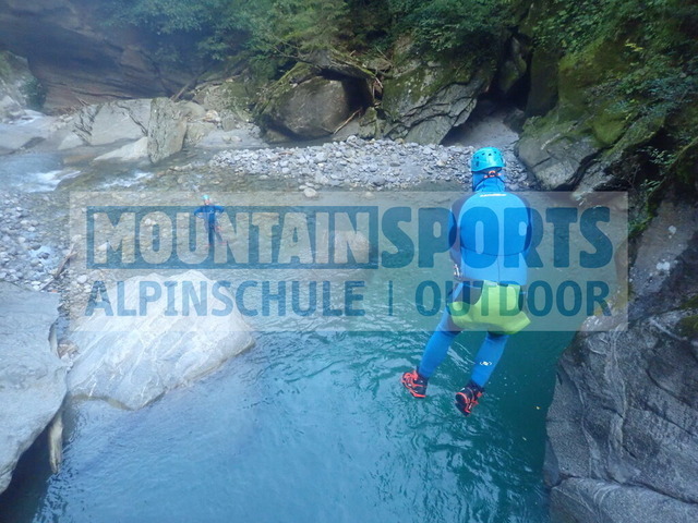P2010054 | Bestelle die Bilder deines Berg- oder Wasser-Abenteuers mit Mountain Sports bequem von zu Hause aus direkt über unseren Online Fotoshop von pictrs.com. - Realisiert mit Pictrs.com