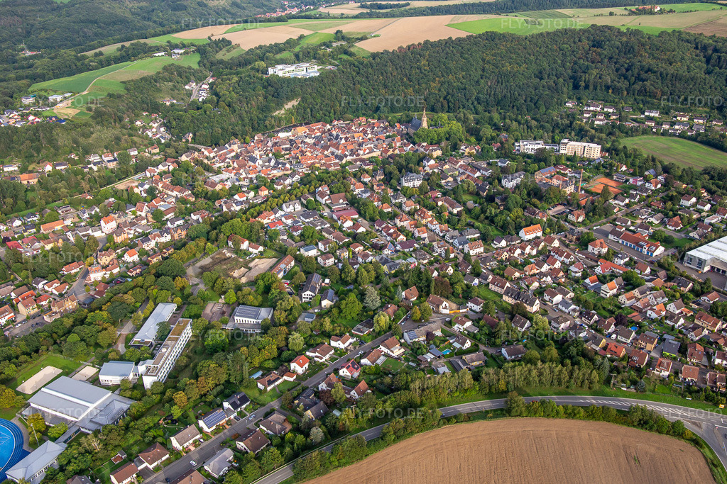 Luftbild: Ortsansicht von Westen in Meisenheim im Bundesland Rheinland-Pfalz in Deutschland. Foto: IMG_138124.jpg vom 03.09.2023 durch Werner Riehm/FLY-FOTO.de