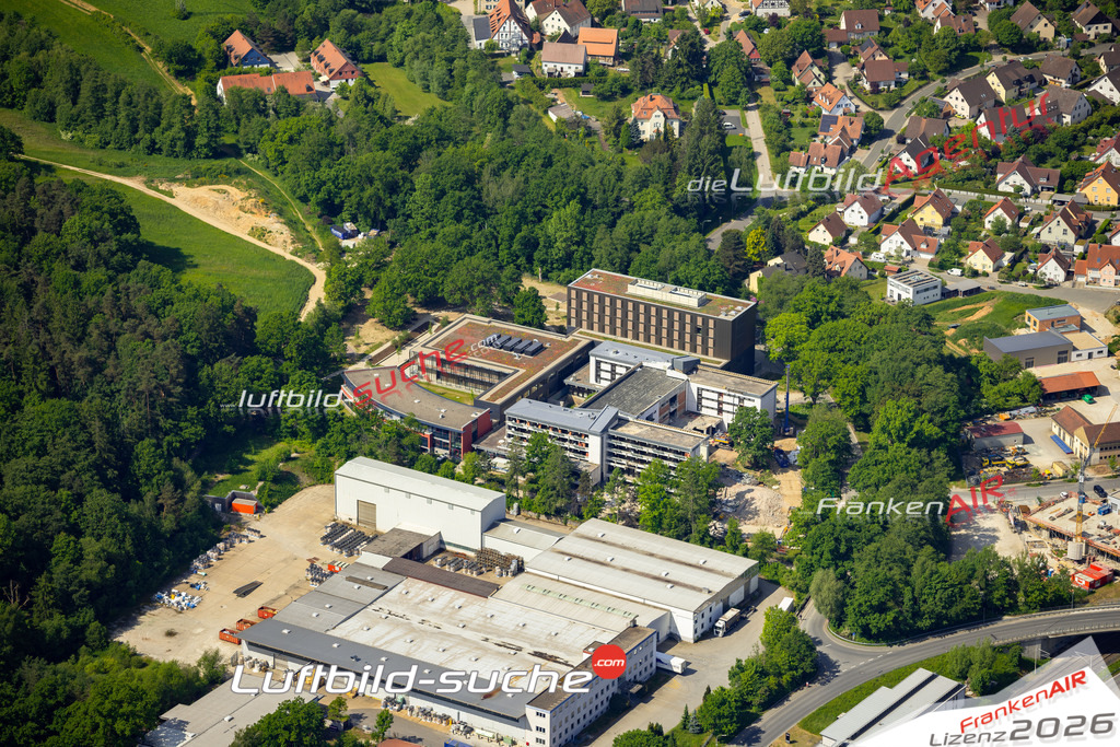 Das Luftbild zeigt Weiher Hersbruck - Die Luftaufnahme wurde 2023 vom UL-Flugzeug aus erstellt ( keine Drohne ) - Hochauflösende Luftaufnahme - Für grossformatige Ausdrucke geeignet. Die Geschenkidee !Mit Lizenz und Bildrechte bestellbar