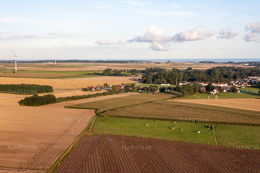 Luftbild: Ortsansicht in Yzengremer im Bundesland Somme in Frankreich. Foto: IMG_70754.jpg vom 24.08.2014 durch Werner Riehm/FLY-FOTO.de