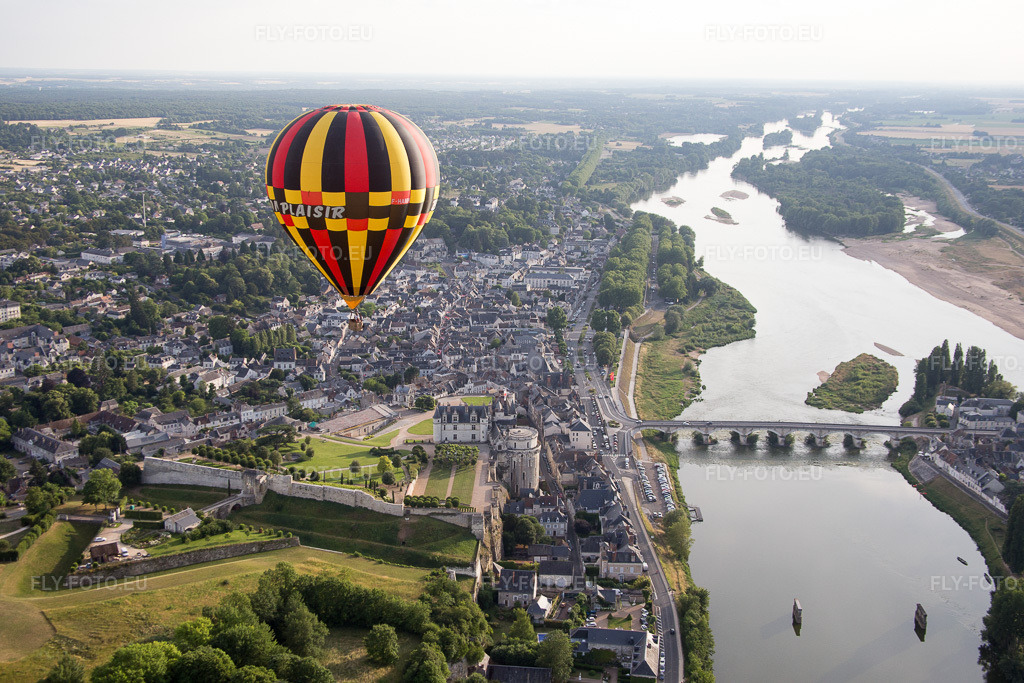 Vue aérienne: Vue de la ville à Amboise dans le département Indre et Loire, France. Photo: IMG_082383.jpg prise le 20/06/2015 par Werner Riehm/FLY-FOTO.eu – Résolution de l'original: 5472 x 3648 px