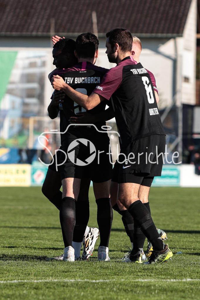 FC Pipinsried - TSV Buchbach | Jubel der Gaeste nach dem Tor zum 0-1 durch Daniel MUTEBA (TSV #16) / Torjubel
