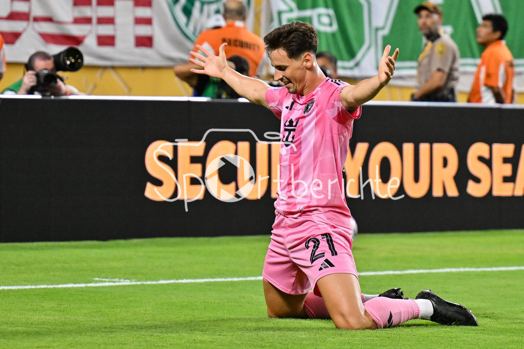 Inter Miami CF - Palmeiras Sao Paulo | Jubel nach dem Treffer zum 1-0 durch Tadeo ALLENDE (Inter Miami 21) / Tor / Torschuetze / Freude / Happy / FIFA Club World Cup: Inter Miami CF - Palmeiras Sao Paulo, Hard Rock Stadium am 23.06.2025 / NOT FOR SALE IN USA