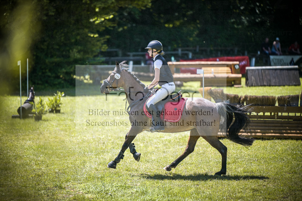 DOS_4967 | Entdecke hochwertige Reitturnierfotos von Foto Oger. Professionell, emotional und authentisch – jetzt Lieblingsmomente im Shop bestellen. - Realisiert mit Pictrs.com