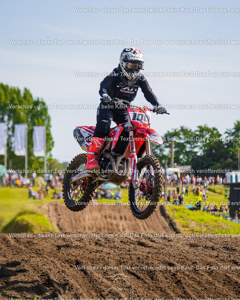 09_20_LM_Schenkenhorst-8709 | Sportfotografin aus Berlin-Brandenburg mit Fokus auf Motocross. Ich halte deine sportliche Leistung und echte Emotionen auf und neben der Strecke professionell fest. Entdecke die Fotos von deinem Rennen und bestelle sie direkt hier im Shop.