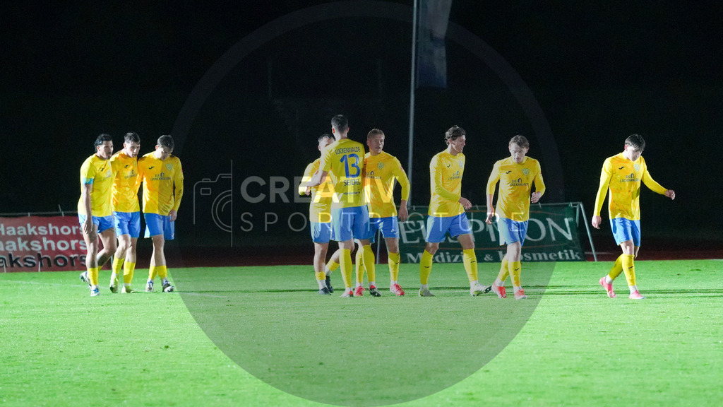 Fußball, Herren, Saison 2025/2026, Regionalliga Nordost, 12. Spieltag, FC Eilenburg vs. FSV 63 Luckenwalde, Freitag 17.10.2025, Ilburgstadion Eilenburg, | Fußball, Herren, Saison 2025/2026, Regionalliga Nordost, 12. Spieltag, FC Eilenburg vs. FSV 63 Luckenwalde, Freitag 17.10.2025, Ilburgstadion Eilenburg, Im Bild: Jubel beim FSV 63 Luckenwalde nach dem Treffer zum 0:2. - Realisiert mit Pictrs.com