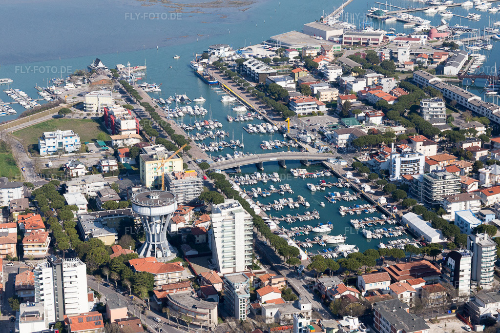 Luftbild: Ortsansicht in Lignano Sabbiadoro im Bundesland Udine in Italien. Foto: IMG_098033.jpg vom 03.04.2017 durch Werner Riehm/FLY-FOTO.de