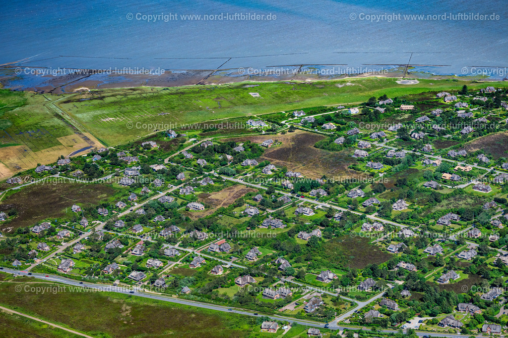 Sylt_Kampen_ELS_7075130625 | KAMPEN (SYLT) 13.06.2025 Ortsansicht an der Meeres-Küste in Kampen (Sylt) auf der Insel Sylt im Bundesland Schleswig-Holstein, Deutschland. // Townscape on the seacoast in Kampen (Sylt) at the island Sylt in the state Schleswig-Holstein, Germany. Foto: Martin Elsen