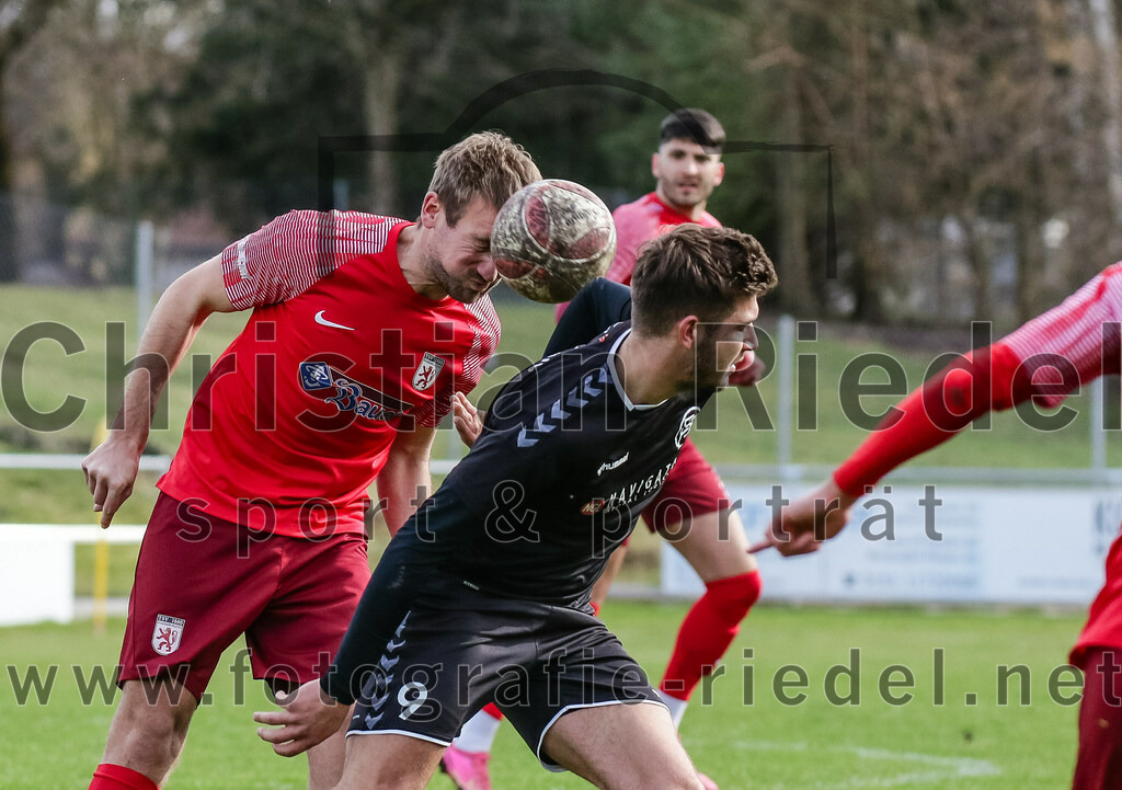 2024-02-24_028_FC_Schwaig_gegen_TSV_1880_Wasserburg | Oberding, Deutschland, 24.02.2024:
Fußball, 2. Runde Qualifikation TOTO-Pokal 2023 / 2024, 1. Spieltag, FC Schwaig gegen TSV 1880 Wasserburg, Endergebnis: 2:3

Dominik Brich (TSV 1880 Wasserburg, #13), Raffael Ascher (FC Schwaig, #9)

Foto: Christian Riedel / fotografie-riedel.net