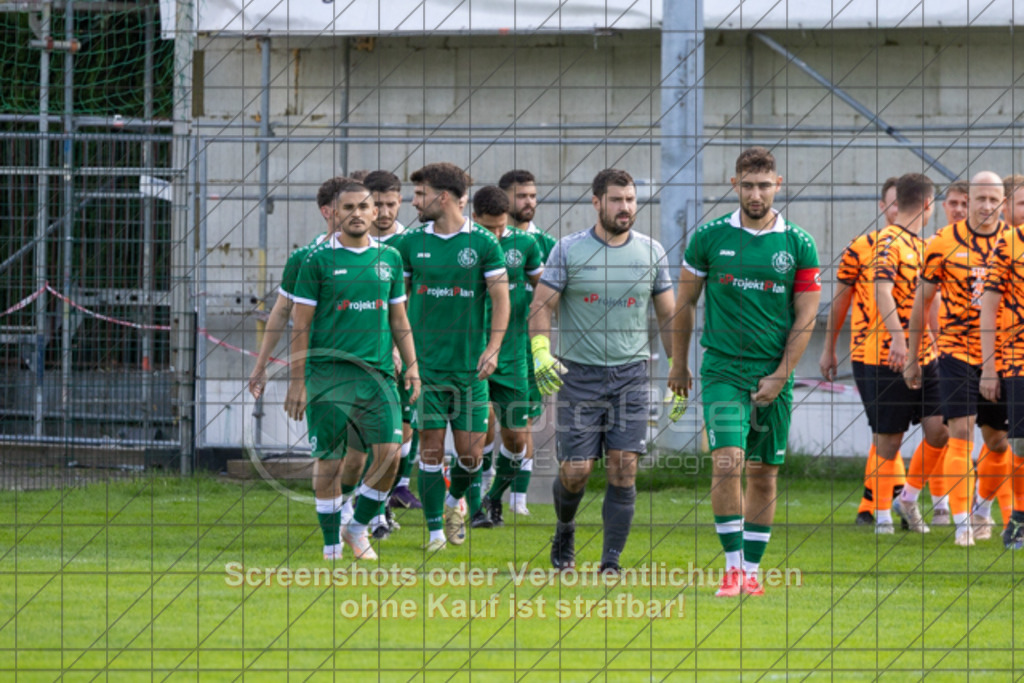 20250824_145926_0050 | #,KSG Eislingen (grün) vs. SGM Jebenhausen-Bezgenriet (orange), Fussball, Kreisliga A3 - Bezirk Neckar/Fils, 01. Spieltag, Saison 2025/2026, Rasensportplatz, Albstraße 69, 73054 Eislingen, 24.08.2025 - 15:00 Uhr,Foto: PhotoPeet-Sportfotografie/Peter Harich
