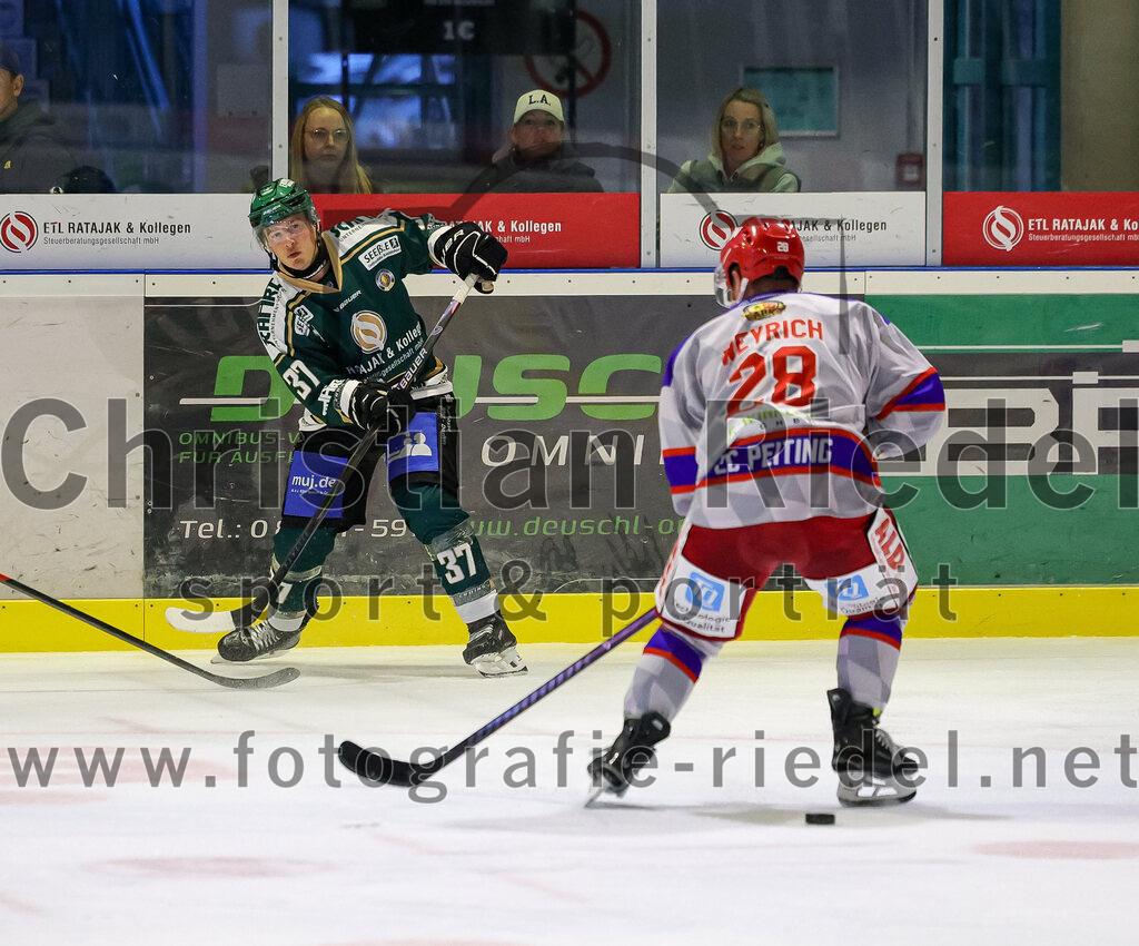 2025-09-14_129_TSV_Erding_gegen_EC_Peiting | Erding, Deutschland, 14.09.2025:Eishockey, Oberliga Süd 2025 / 2026, Testspiel, TSV Erding gegen EC Peiting, Endergebnis: 2:3Foto: Christian Riedel / fotografie-riedel.net