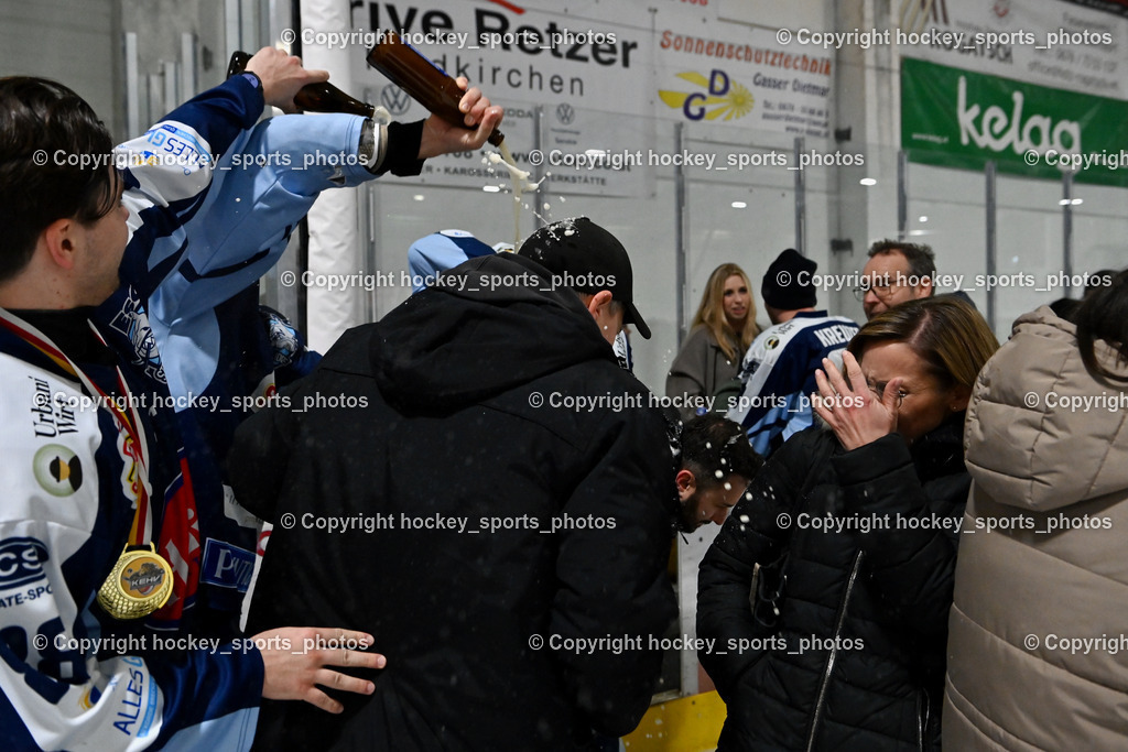 ESC SOCCERZONE STEINDORF vs. 1. EHC Althofen | #88 GROYER FABIAN ESC Steindorf, Bierdusche, Headcoach ESC Steindorf Mayer Michael, ESC SOCCERZONE STEINDORF vs. 1. EHC Althofen, Siegerehrung ESC SOCCERZONE STEINDORF & 1. EHC Althofen am 08.03.2025 in Steindorf (Ossiachersee Halle), Austria, (Photo by Bernd Stefan)