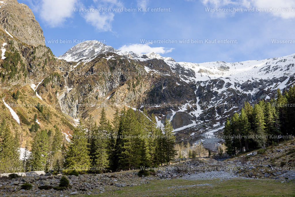 Ich umfange Dich | Ich umfange dich mit ureigener Weisheit. Uraltes Wissen im Stein zementiert, im Stein verborgen vor neugierigen Blicken. Zeige jetzt deine Bereitschaft, diese Weisheit zu empfangen. Ich umfange dich mit dieser tiefen Weisheit, die schon immer in dir schlummerte, doch nie ruhte. Ich umfange dich mit ureigener Erdenergie.