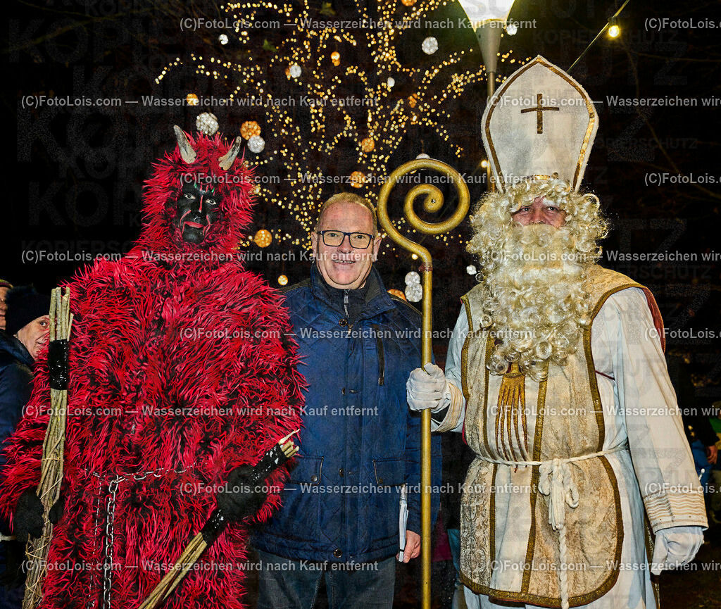 ALP7603_Wieselburger Advent_Krampus-Lechner-Nikolaus | (C)FotoLois.com, Alois Spandl, Wieselburger Advent im Schlosspark, Besuch durch den Hl. Nikolaus und seinen Krampussen, Sa 3. Dezember 2022.