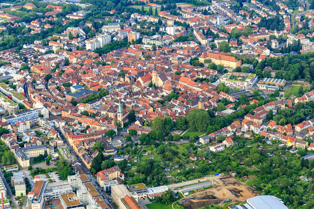 Luftbild: Ortsansicht im Ortsteil Durlach in Karlsruhe im Bundesland Baden-Württemberg in Deutschland. Foto: IMG_089266.jpg vom 10.06.2016 durch Werner Riehm/FLY-FOTO.de