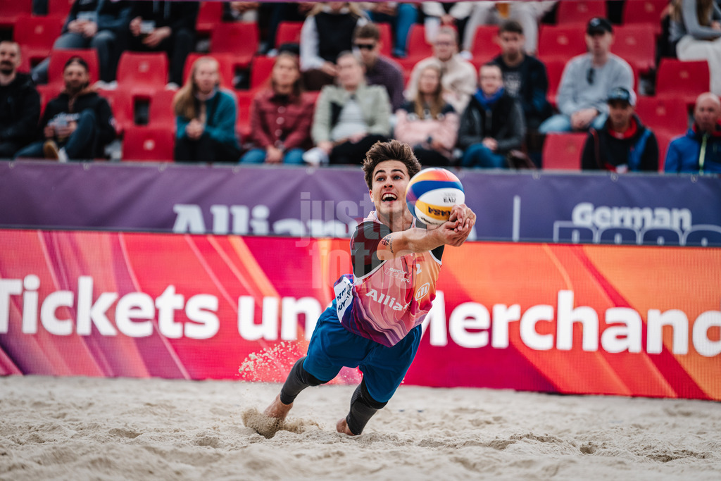 Beachvolleyball | Männer | German Beach Tour 2024 | Tourstop Bremen | 07.06.2024 | Lui Wüst springt zum Ball