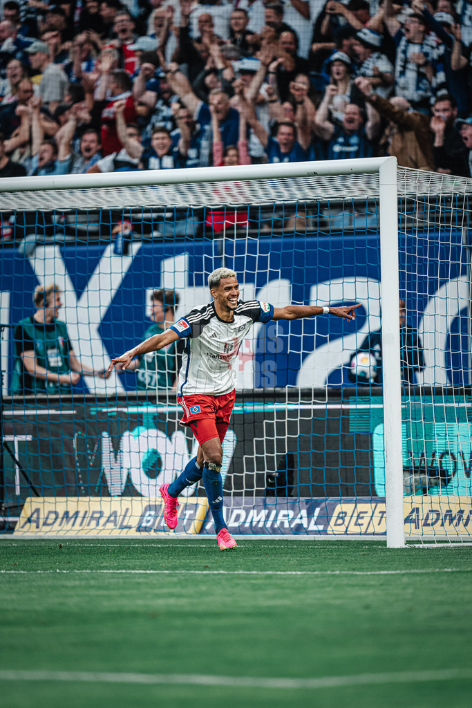 Fußball | Männer | Saison 2023/2024 | 2. Fußball-Bundesliga | 1. Spieltag | Hamburger SV vs. FC Schalke 04 | 28.07.2023 | Robert Glatzel (#9, HSV) schießt das 1:0 Tor