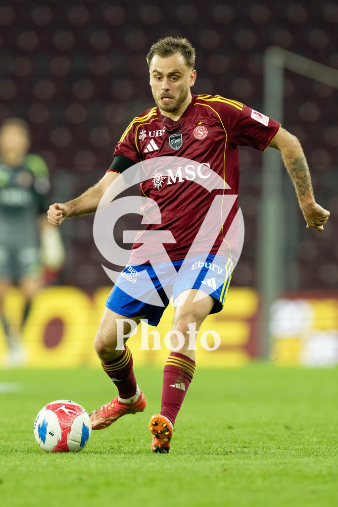 Brack Super League - Servette FC v FC Lausanne-Sport | Timothe Cognat (8 Servette FC) passes the ball  during the Brack Super League match between Servette FC and FC Lausanne-Sport at Stade de Geneve in Geneva, Switzerland