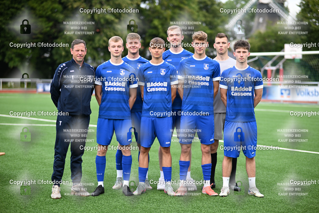 DSC_3257 | Neuzugänge und Trainer:von links: Ralf Backhaus, Renke Peters, Leon Wübbenhorst, Sönke Kroon, Jasper Til, Jan Sabath, Jonas Dieken, Justin Dombrovski