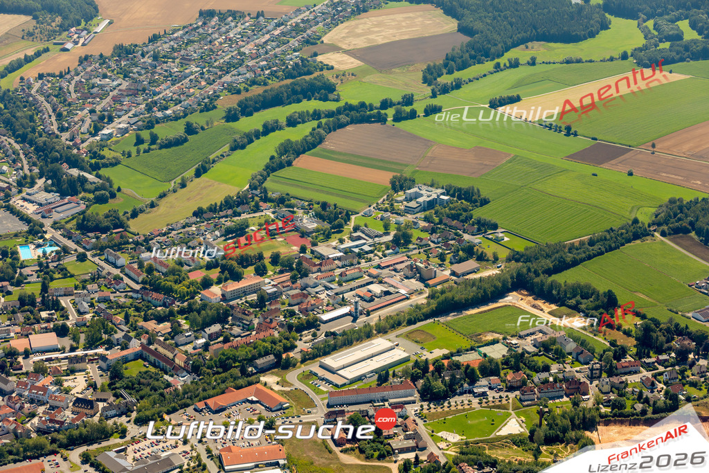 Das Luftbild zeigt : Gewerbegebiet Waldsassen - Die Luftaufnahme wurde 2023 vom UL-Flugzeug aus erstellt ( keine Drohne ) - Hochauflösende Luftaufnahme - Für grossformatige Ausdrucke geeignet. Die Geschenkidee !Mit Lizenz und Bildrechte bestellbar
