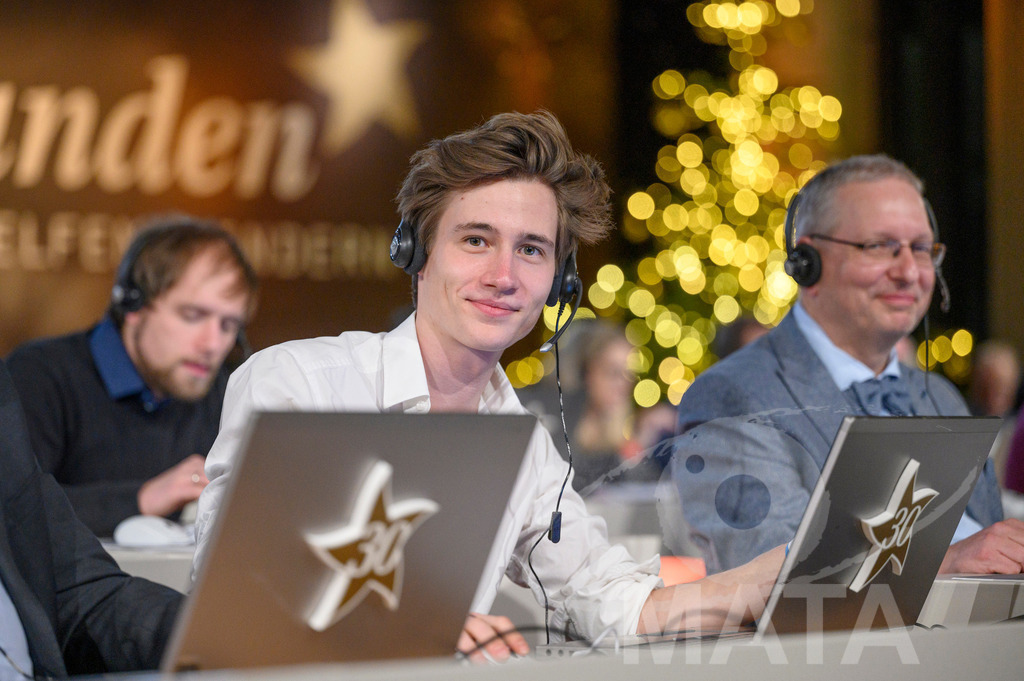 _DWI5938 | Adrian Bräunig bei '30 Jahre Sternstunden-Gala 2023' in der Frankenhalle. Nürnberg, 15.12.2023 - Realisiert mit Pictrs.com