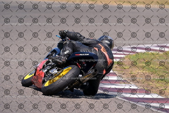 26bt04-1900 | markuskiefer.com - Realisiert mit Pictrs.com
